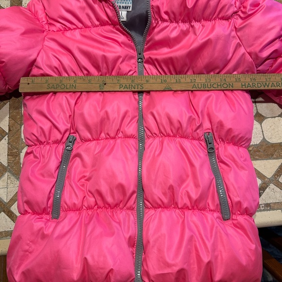 Old Navy Bright Pink Kids Puffer Jacket - Picture 5 of 13